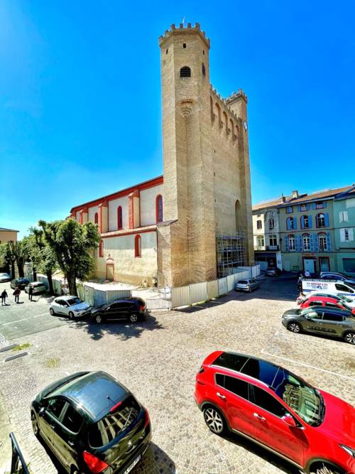Pour investir à Pamiers : immeuble de 425m2 avec balcon