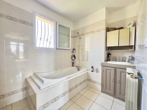 Rare ! Maison T6 de 140m2 sur une parcelle de 324m2
