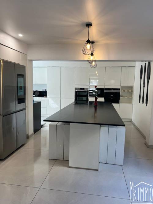 Exclusivité ! Maison T7 de 280m2 avec piscine